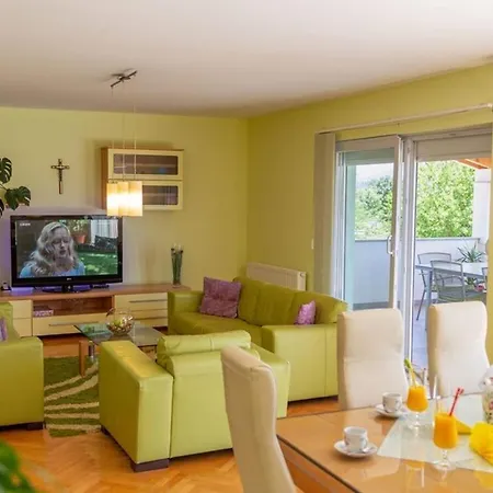 Anetta With 5 Bedrooms 度假居 Jukici