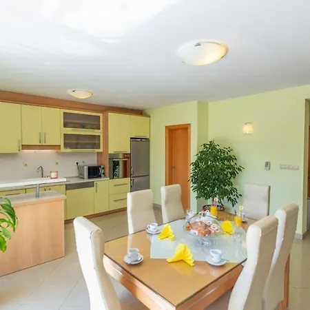 Anetta With 5 Bedrooms 度假居 *