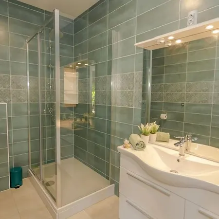 Anetta With 5 Bedrooms 度假居 *