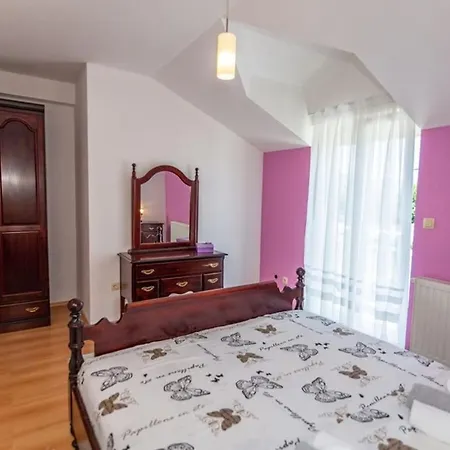 Anetta With 5 Bedrooms