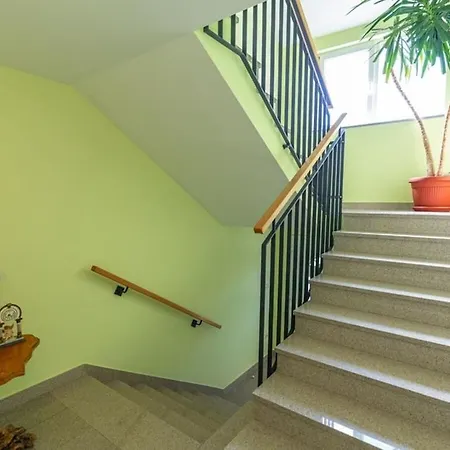 Anetta With 5 Bedrooms 度假居