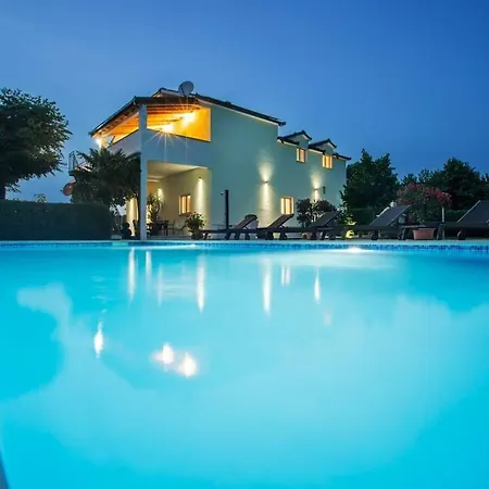 Anetta With 5 Bedrooms *