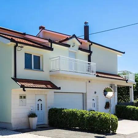 Anetta With 5 Bedrooms * Jukici