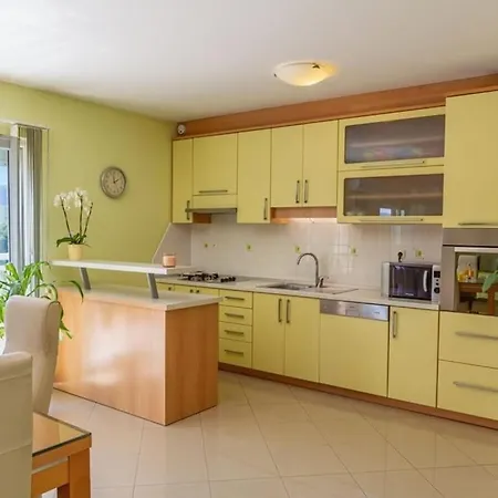 Anetta With 5 Bedrooms Jukici